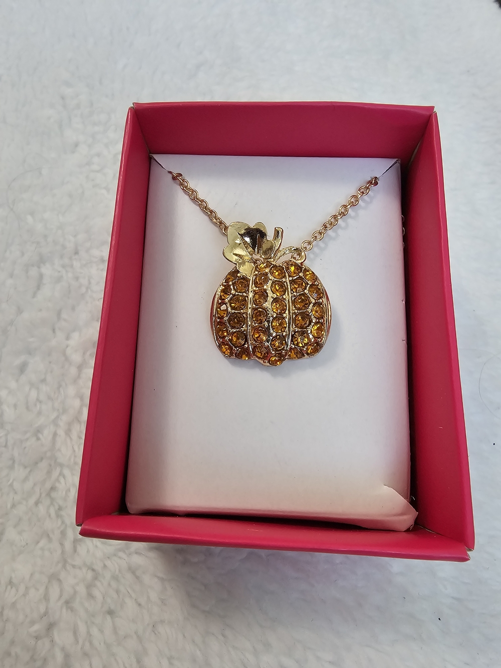 Studio 1886 by Avon Autumnal Charms Pumpkin Pendant Necklace NIB Fall Halloween - Picture 4 of 5